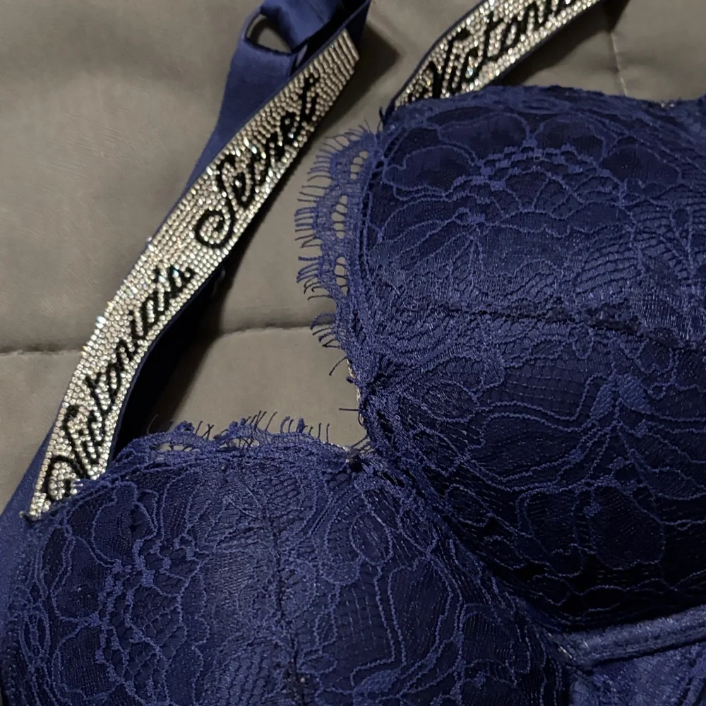 Victoria Secret Push Up Navy Blue Lace Bra with Branded Straps - Picture 5 of 5